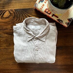 Uniqlo Medium Linen Button Down